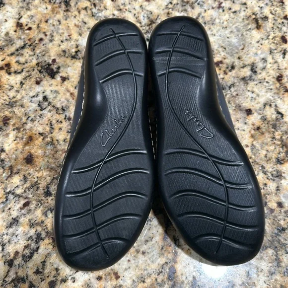 Clark’s Women’s Ashland Bubble Navy Loafers - Picture 6 of 6